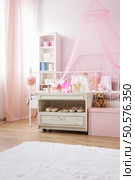 Pink room interior with conopy bed and ballet shoes. Стоковое фото, агентство Ingram Publishing / Фотобанк Лори