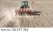 Sowing soy in the spring. Стоковое фото, агентство Ingram Publishing / Фотобанк Лори