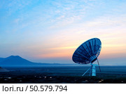 Dish on the prairie, early morning sunrise landscape. Стоковое фото, агентство Ingram Publishing / Фотобанк Лори