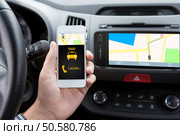man connecting phone with app taxi in the car and navigation map. Стоковое фото, агентство Ingram Publishing / Фотобанк Лори