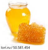 honey with honeycomb isolated on white background. Стоковое фото, агентство Ingram Publishing / Фотобанк Лори