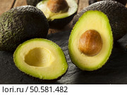 Organic Raw Green Avocados Sliced in Half. Стоковое фото, агентство Ingram Publishing / Фотобанк Лори