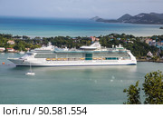 Luxury cruise ship docked in harbor of St Lucia in the Caribbean. Стоковое фото, агентство Ingram Publishing / Фотобанк Лори