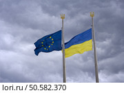 Flag of the EU and Ukraine as a symbol of collaboration. Стоковое фото, агентство Ingram Publishing / Фотобанк Лори