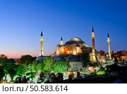 View of Hagia Sofia or Ayasofya at night in Istanbul, Turkey. View of Hagia Sofia or Ayasofya at night in Istanbul. Turkey. Стоковое фото, агентство Ingram Publishing / Фотобанк Лори