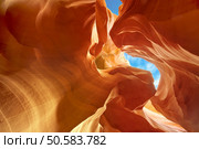sculpted sandstone walls in Lower Antelope Canyon. Стоковое фото, агентство Ingram Publishing / Фотобанк Лори