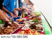 people grabbing food in a Catering line. Стоковое фото, агентство Ingram Publishing / Фотобанк Лори