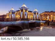 St. Petersburg Lomonosov Bridge across the Fontanka River at sunset, Christmas illumination. Стоковое фото, агентство Ingram Publishing / Фотобанк Лори