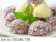 Chocolate truffles rolled in coconut flakes. Стоковое фото, агентство Ingram Publishing / Фотобанк Лори
