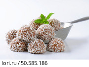 Chocolate truffles rolled in coconut flakes. Стоковое фото, агентство Ingram Publishing / Фотобанк Лори