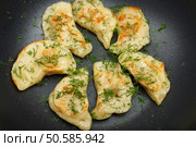 Fried dumplings with fresh dill and drops of oil. Top view, low aperture shot, focus on the front side. Стоковое фото, агентство Ingram Publishing / Фотобанк Лори