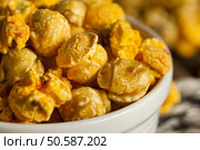 Chicago Style Caramel and Cheese Popcorn Mixture. Стоковое фото, агентство Ingram Publishing / Фотобанк Лори