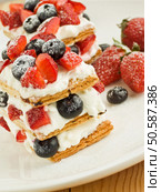 Strawberry-blueberry mille feuille with whipped sour cream. Shallow dof. Стоковое фото, агентство Ingram Publishing / Фотобанк Лори