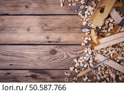 Wooden planer, table from old wood, natural building materials, woodwork and antique hand tools, carrying out carpentry, tool kit for joinery, wood sawdust, old wood texture. Set of tools for woodworking. Стоковое фото, агентство Ingram Publishing / Фотобанк Лори