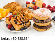 Lots of japanese sweets. Стоковое фото, агентство Ingram Publishing / Фотобанк Лори