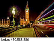 Westminster Bridge in London at night with Big Ben and bus . Стоковое фото, агентство Ingram Publishing / Фотобанк Лори