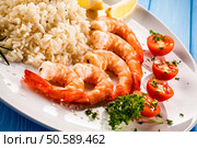 dish with various types of sushi, some of bluefin tuna and other salmon. Стоковое фото, агентство Ingram Publishing / Фотобанк Лори