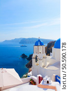 view of caldera with stairs and church, Santorini. Стоковое фото, агентство Ingram Publishing / Фотобанк Лори