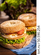 Bagel with bacon and egg. Стоковое фото, агентство Ingram Publishing / Фотобанк Лори