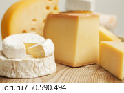 Various types of cheese composition. Стоковое фото, агентство Ingram Publishing / Фотобанк Лори