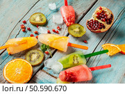 Colorful Homemade Popsicles Made With Organic Fruit. Popsicles. Стоковое фото, агентство Ingram Publishing / Фотобанк Лори