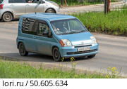 Автомобиль  Honda Mobilio. Редакционное фото, фотограф Анатолий Володин / Фотобанк Лори