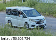 Автомобиль Honda Stepwgn. Редакционное фото, фотограф Анатолий Володин / Фотобанк Лори
