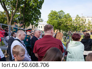 Родители и гости на торжественной церемонии выпуска офицеров из Военно-космической академии имени А.Ф. Можайского. Санкт-Петербург. Редакционное фото, фотограф Сергей Афанасьев / Фотобанк Лори
