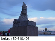 Университетская набережная, египетский сфинкс (2021 год). Редакционное фото, фотограф Мартыщенко Надежда / Фотобанк Лори