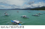 Traditional Philippines boats in sea. Стоковое видео, видеограф Михаил Коханчиков / Фотобанк Лори