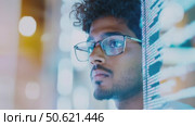 Indian male software developer focused on futuristic coding and technology. Стоковое AI-видео, аниматор Анастасия Золотницкая / Фотобанк Лори