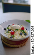Sweet cheese dessert revealing delicate Eastern European flavor, garnished with vibrant berries and fresh mint, presenting elegant culinary craftsmanship on white ceramic plate. Стоковое видео, видеограф Данил Руденко / Фотобанк Лори