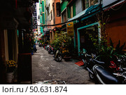 Street in Ho Chi Minh City With Motorbikes Parked on the Side (2024 год). Редакционное фото, фотограф Aleksandr Golubev / Фотобанк Лори
