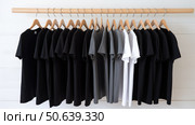 clodisplay black t shirt on hanger ai generated. Стоковое AI-изображение, AI-художник Vectorwin / Фотобанк Лори