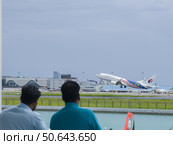Взлет самолета. Airplane takeoff. Редакционное фото, фотограф Антон Назаров / Фотобанк Лори