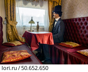 Интерьер фотокупе туристического поезда "Графский поезд", Воронеж (2024 год). Редакционное фото, фотограф Вячеслав Палес / Фотобанк Лори