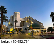 Royal Beach Hotel on the promenade in Eilat. Редакционное фото, фотограф Irina Opachevsky / Фотобанк Лори