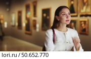Girl view pictures and icons in museum hall. Стоковое видео, видеограф Яков Филимонов / Фотобанк Лори