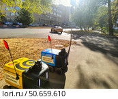 Роботы-доставщики на улице города. Редакционное фото, фотограф Мария Сергеева / Фотобанк Лори