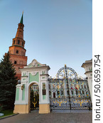 Ворота у входа в Губернаторский дворец, Казань. Редакционное фото, фотограф Мария Сергеева / Фотобанк Лори