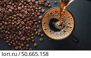 Pouring Fresh Coffee Into a Cup With Roasted Beans Scattered Around. Стоковое AI-видео, аниматор Юлия Гапеенко / Фотобанк Лори