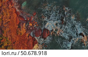 Top view of waves and red rocks in sea. Стоковое видео, видеограф Михаил Коханчиков / Фотобанк Лори