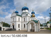 Богоявленский собор и Богоявленская водосвятная часовня в Богоявленском монастыре. Углич, Ярославская область. Золотое кольцо России (2024 год). Стоковое фото, фотограф Елена Коромыслова / Фотобанк Лори