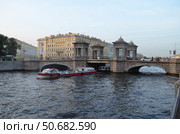 Лодки на реке Фонтанке у моста Ломоносова , Санкт-Петербург. Редакционное фото, фотограф Сергеев Валерий / Фотобанк Лори