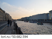 Лодки на реке Фонтанке у моста Ломоносова , Санкт-Петербург. Редакционное фото, фотограф Сергеев Валерий / Фотобанк Лори