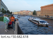 Лодки на реке Фонтанке у моста Ломоносова , Санкт-Петербург. Редакционное фото, фотограф Сергеев Валерий / Фотобанк Лори