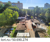 Вид на двор в котором сносят гаражи (2024 год). Редакционное фото, фотограф Ирина Терентьева / Фотобанк Лори