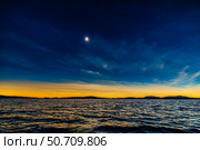 The total eclipse of the Sun over the waters of Lac-Brome, Quebec, Canada. Стоковое фото, фотограф Alan Dyer/Stocktrek Images / ТАСС / Фотобанк Лори
