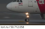 Aeroplane taking off in heavy rain. Редакционное видео, видеограф Игорь Жоров / Фотобанк Лори