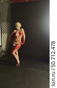 Model poses creatively with body art in studio setting during evening shoot. Стоковое видео, видеограф Гурьянов Андрей / Фотобанк Лори